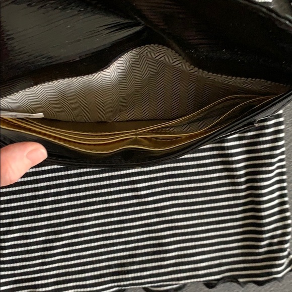 Bundle off shoulder shirt with Steve Madden clutch - Picture 3 of 5